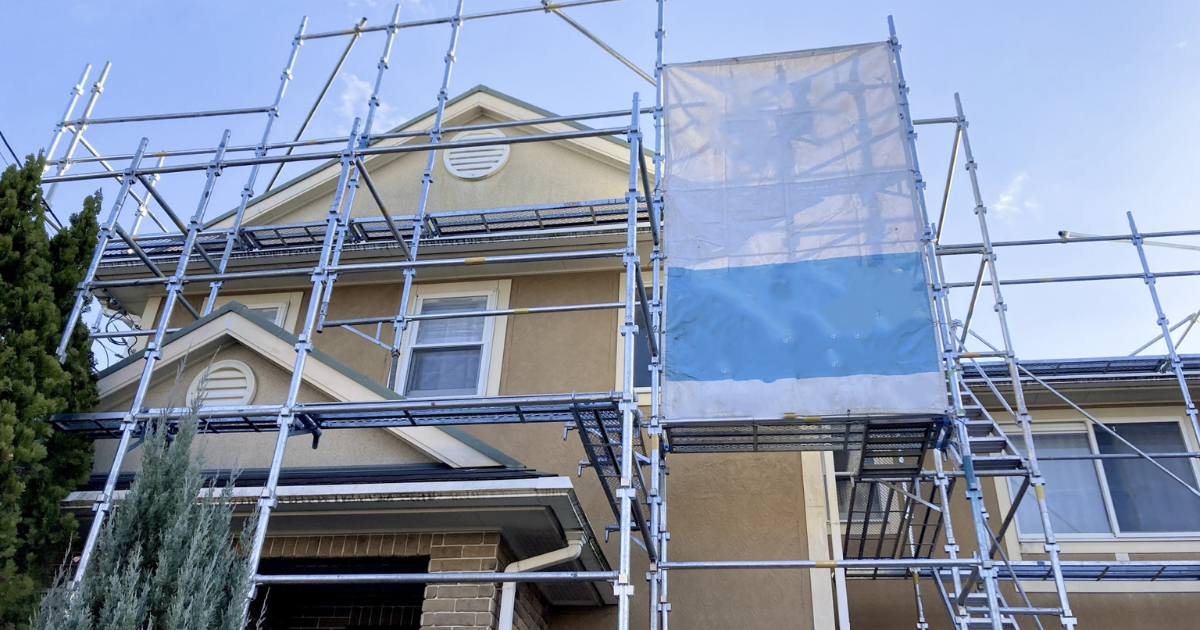 外壁塗装はリフォームのタイミングで行うべき？後悔しない判断基準と費用・注意点を解説